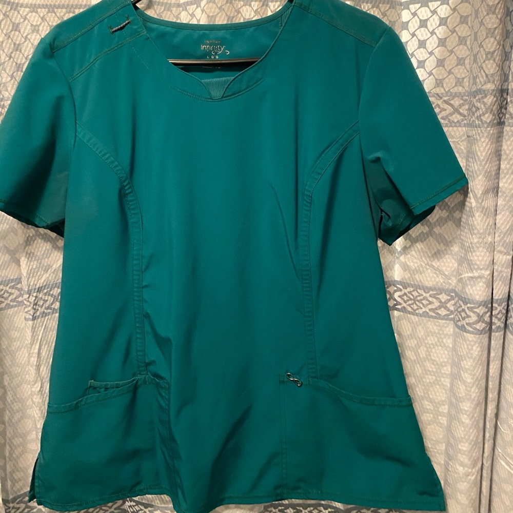 🚨 SOLD 🚨 Cherokee infinity round neck scrub top
